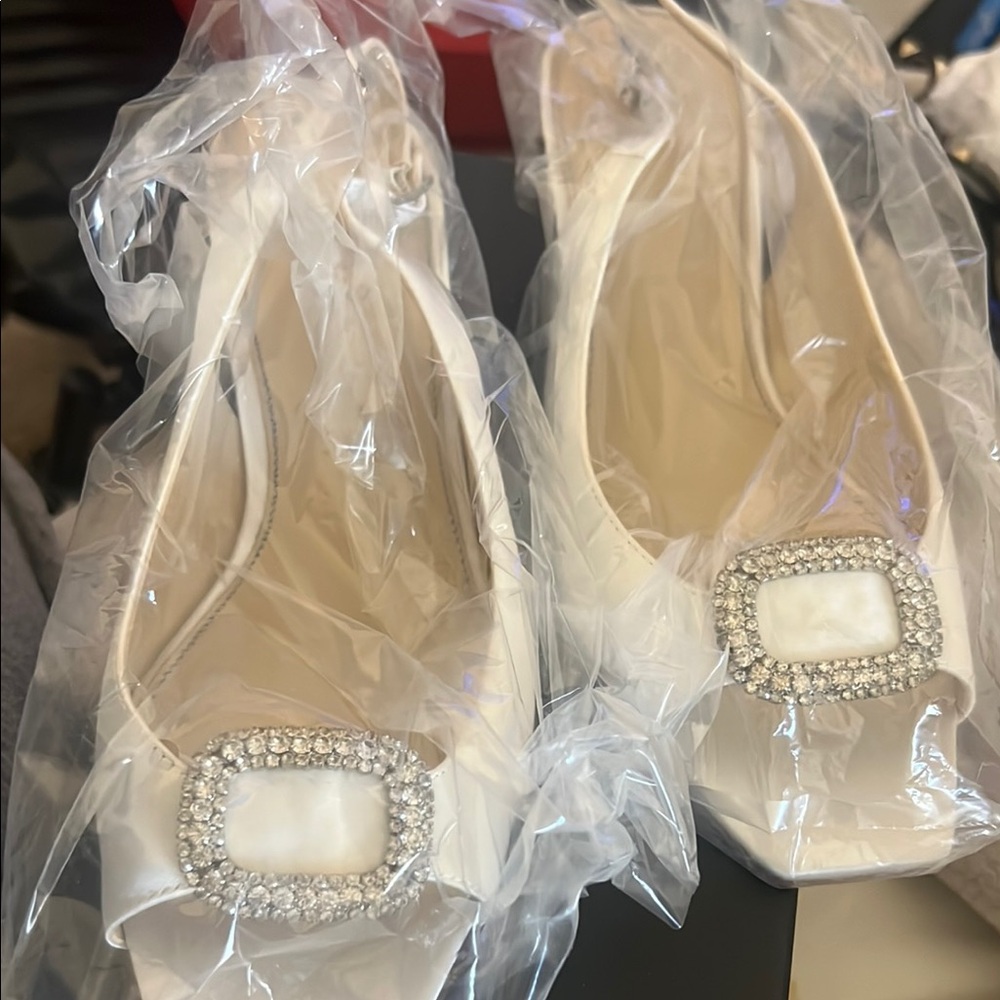 Elegant White Women's Shoes with Crystal Embellishment